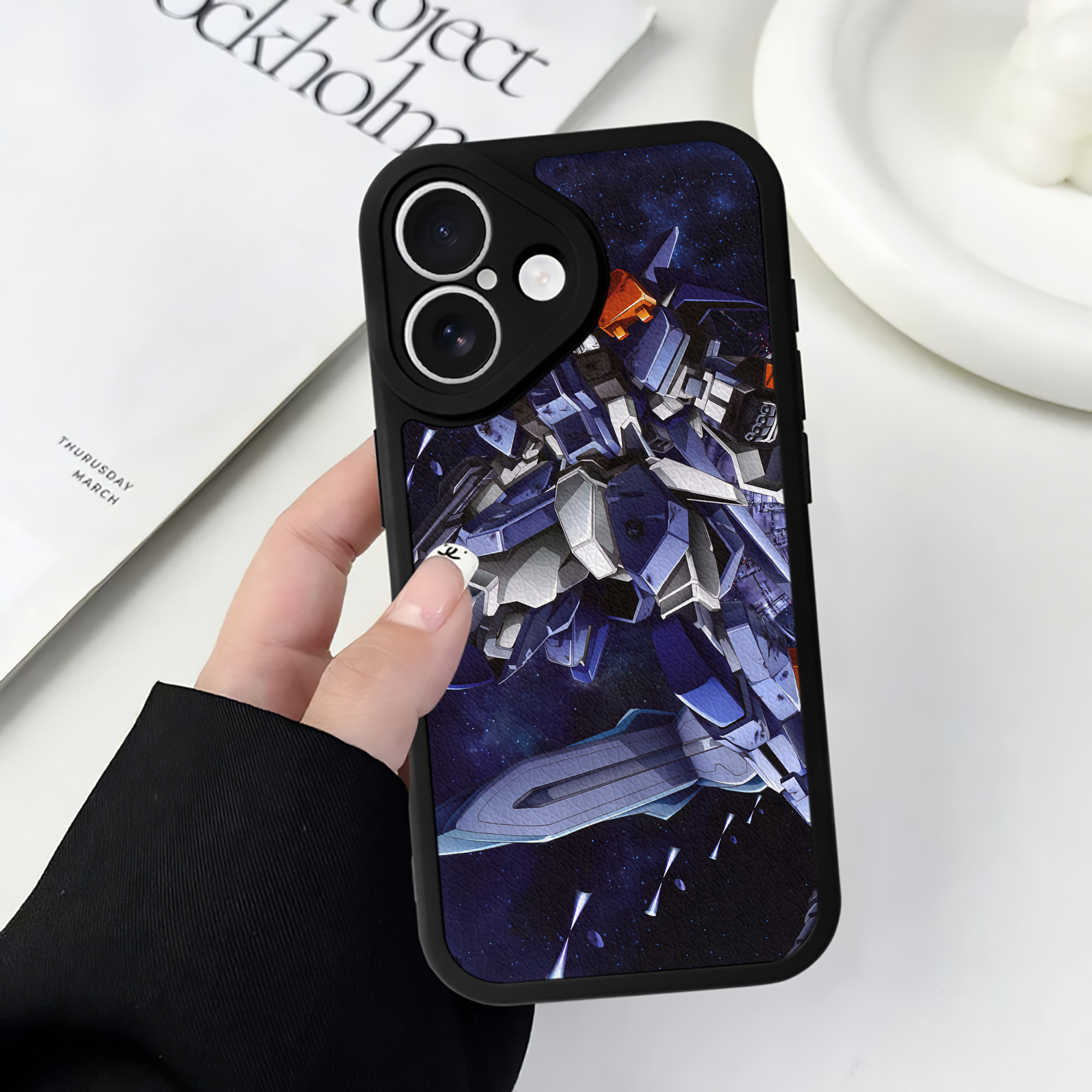 （画像用） 機動戦士ガンダム Mobile Suit Gundam 【iPhone 16シリーズ対応】シリコンスマホケース（レザー調） 材質：シリコン
